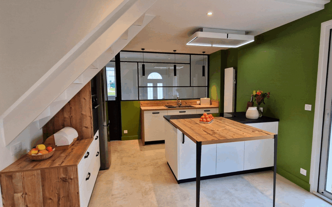 CUISINE BLANCHE ET BOIS DU CHENE CREUX